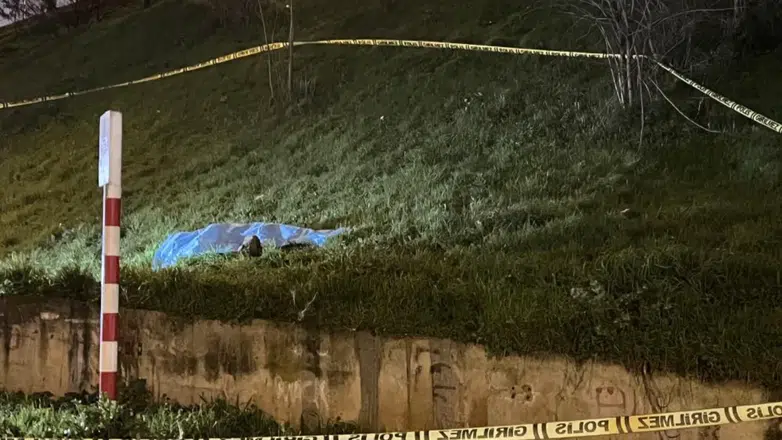 Bayrampaşa'da otoyol kenarında erkek cesedi bulundu