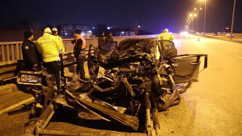 Ankara'da otomobil tıra arkadan çarptı : Sürücü ağır yaralandı