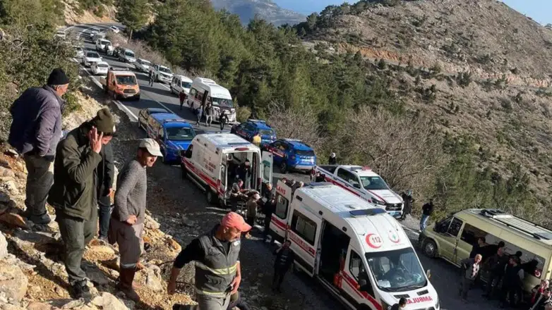 Mersin'de işçi servisi faciası : 3 ölü, 11 yaralı