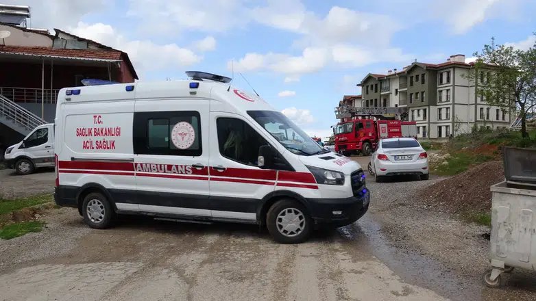 Malatya'da ev yangını : 3 kişi dumandan etkilendi