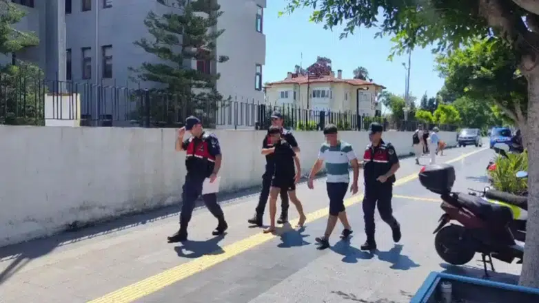 Antalya'da terör propagandası yapan 2 şüpheli tutuklandı