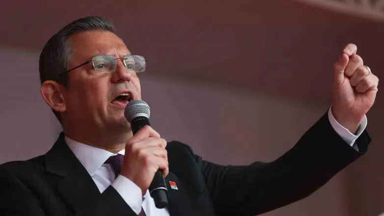 Özgür Özel Yeni Parti için bağış kampanyasını resmen başlattı