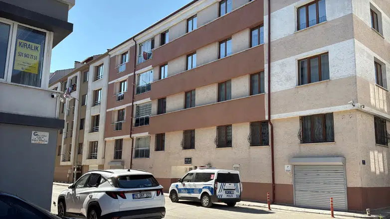 Eskişehir'de kötü kokular gelen dairede yaşlı adamın cansız bedeni bulundu