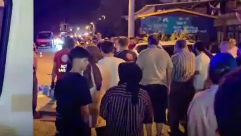 Otomobille çarpışan motosikletteki 2 genç öldü