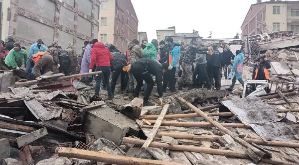 Kahramanmaraş depreminden yürek yakan görüntüler geldi 6