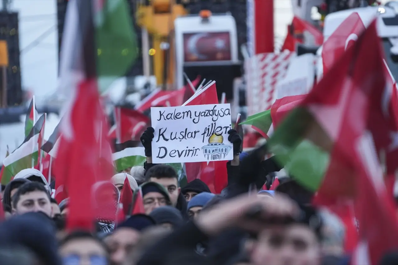 Galata Köprüsü'nde büyük Gazze yürüyüşü! 17