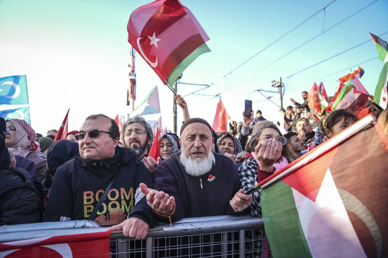 Galata Köprüsü'nde büyük Gazze yürüyüşü! 13