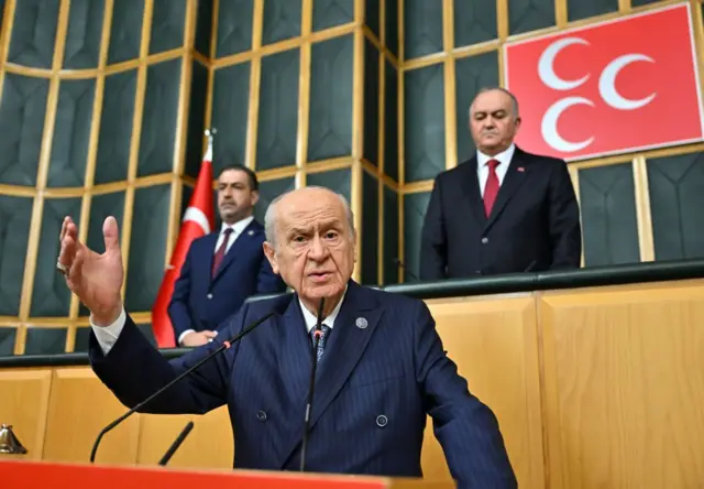MHP lideri Devlet Bahçeli'nin Öcalan çağrısına tepkiler ne oldu? - BBC News Türkçe