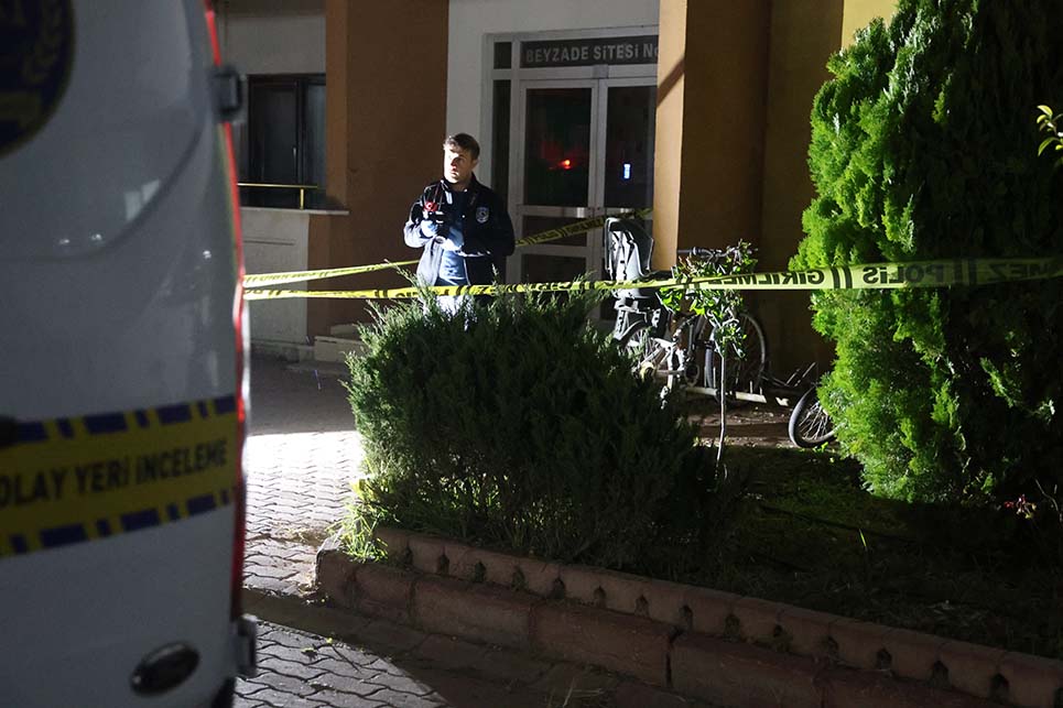 Konya'da Kadın Öğretmen Kocası Tarafından 17 Bıçak Darbesiyle Öldürüldü - Flash Haber