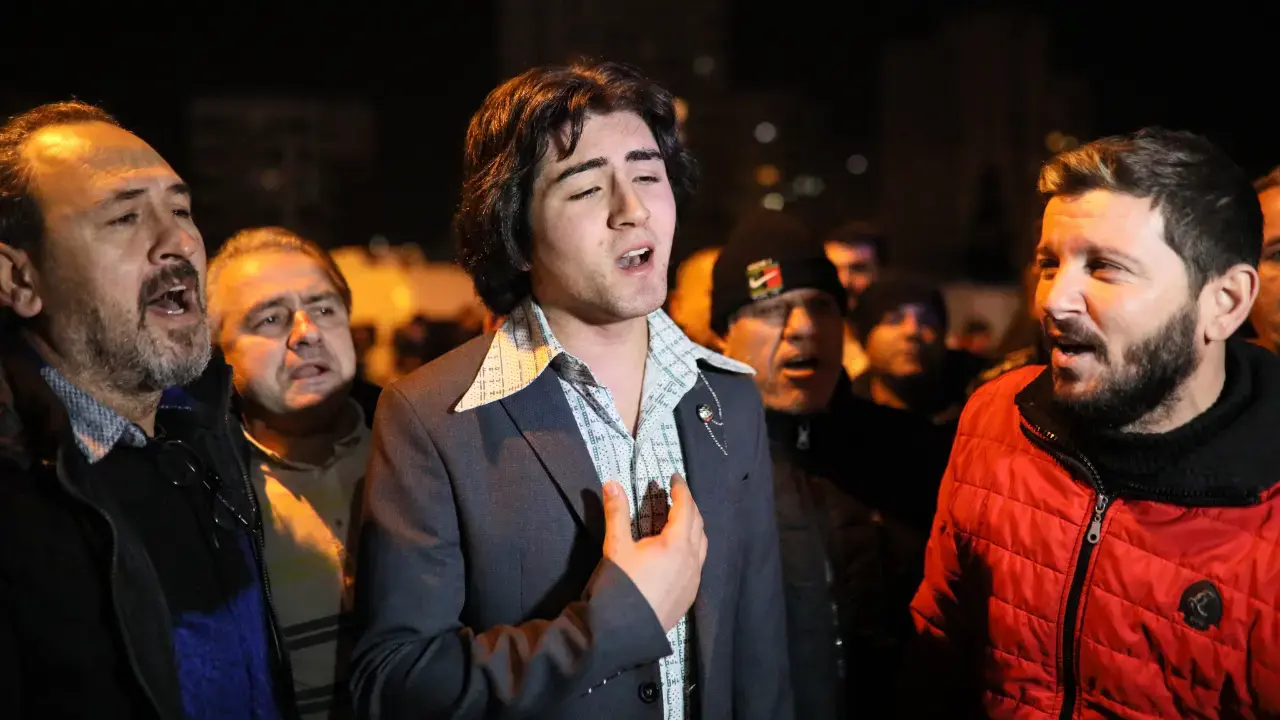 Ferdi Tayfur hayranı Talha Siraç Ünlü gözaltında! Yaptığı hareket tepki çekti