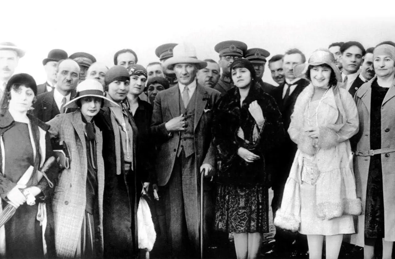 Türkiye'de kadınlara seçme seçilme hakkı ne zaman verildi? Seçme seçilme hakkının tarihi - 4