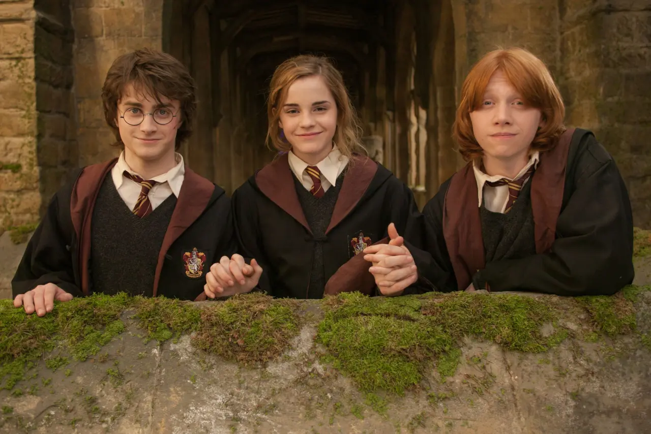 Actors Daniel Radcliffe Emma Watson and Rupert Grant on the set of the film 'Harry Potter and The Goblet of Fire'...