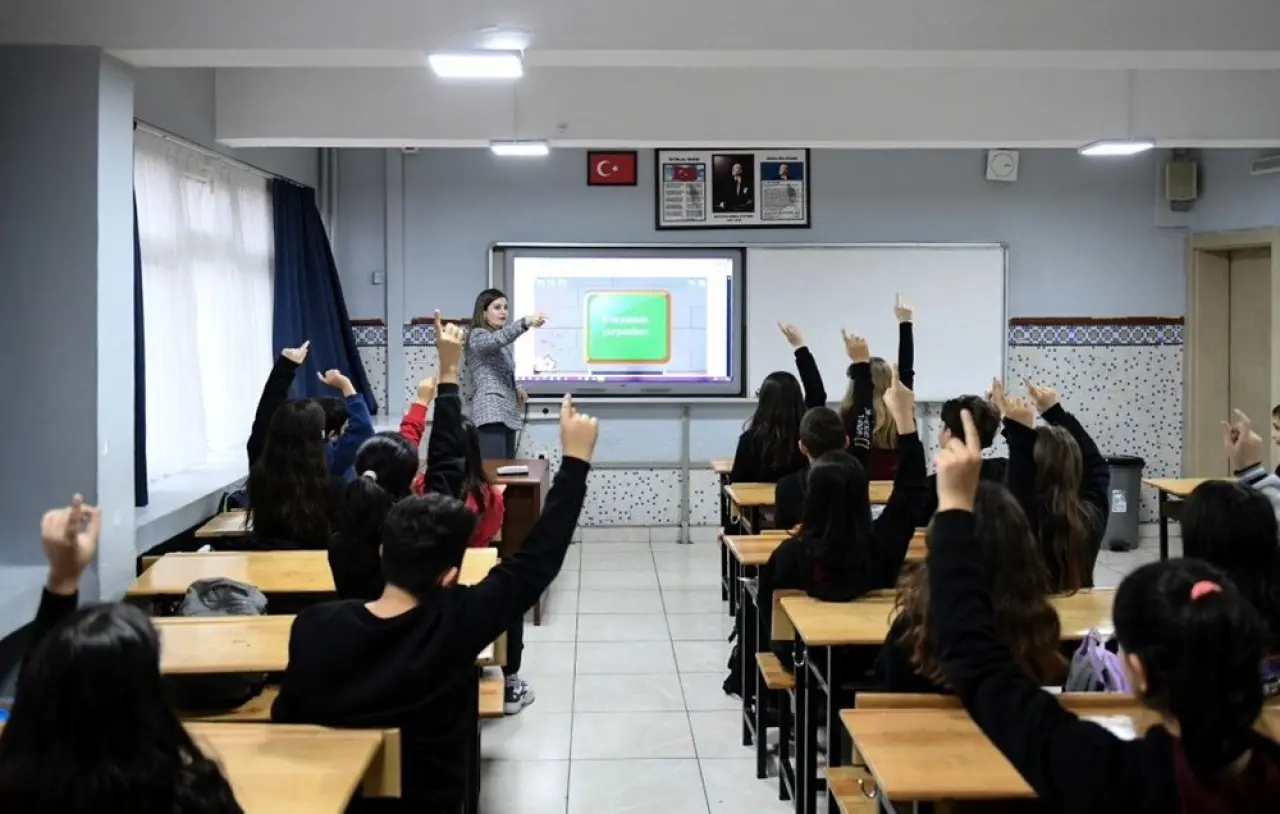 MEB tarih verdi: Sözleşmeli öğretmen ataması başvuruları ne zaman bitecek? - Son Dakika Türkiye Haberleri | NTV Haber