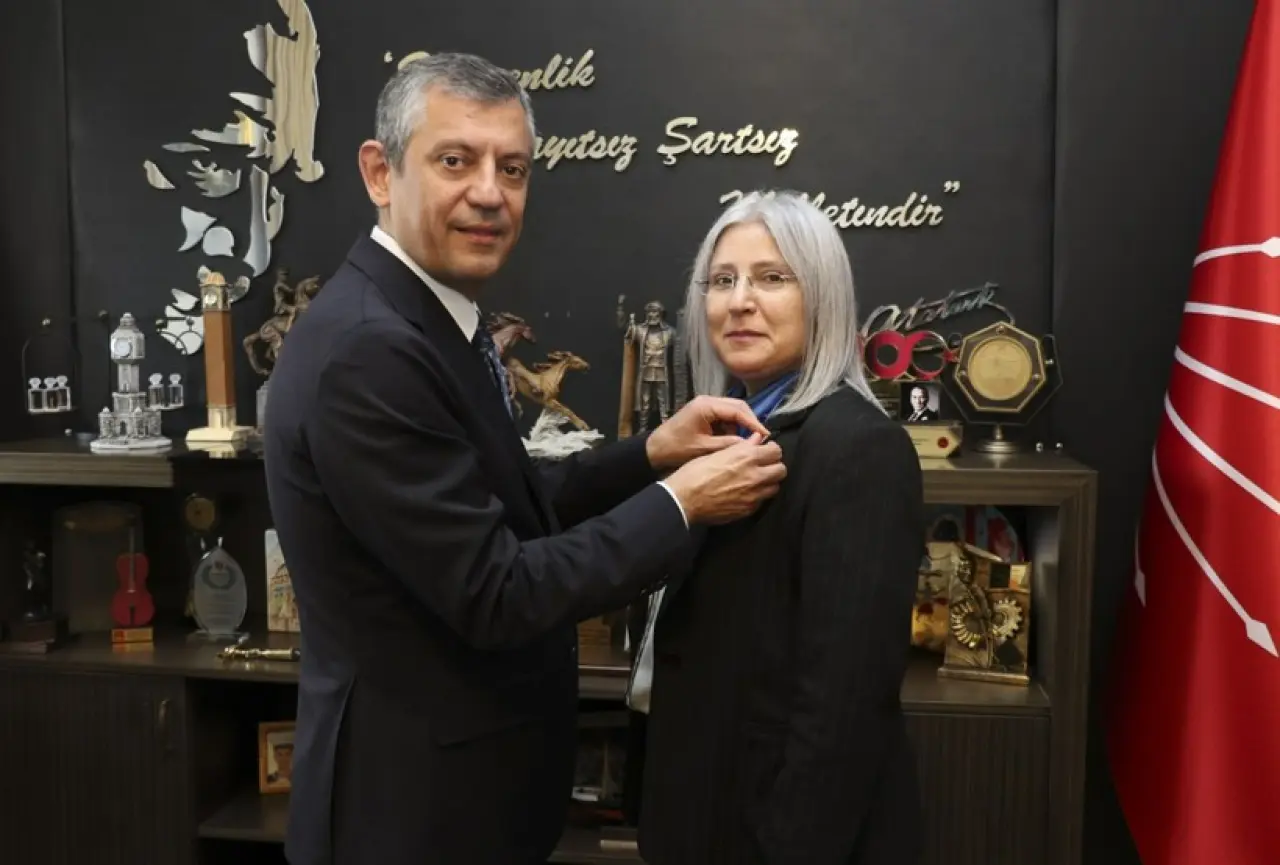 Eski Cumhurbaşkanı yardımcısı Fuat Oktay'ın eski eşi Bedriye Şahinbaş CHP'ye geçti - Resim : 1