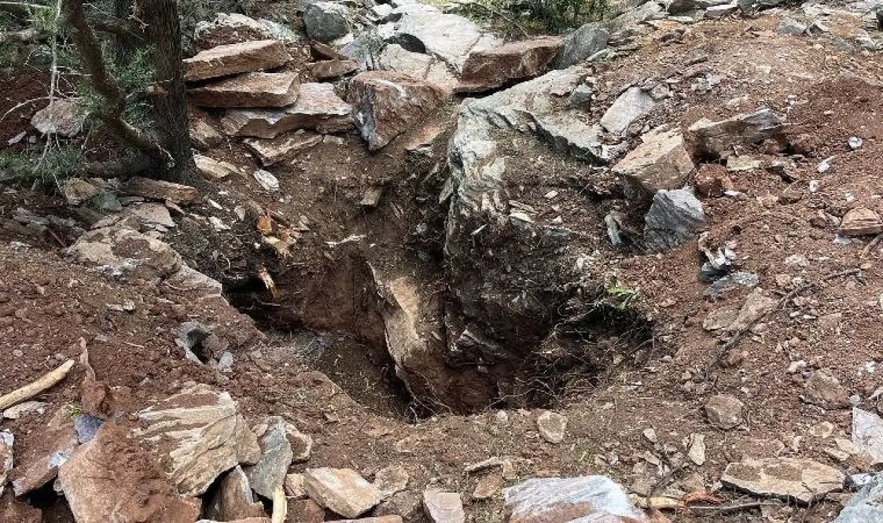 Mersin'de eski vali kaçak kazı yaparken yakalandı!