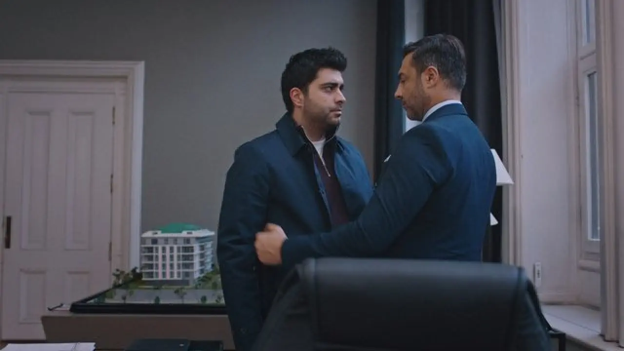 Kızılcık Şerbeti 82. Bölüm : Fatih, Ömer'den özür diledi!