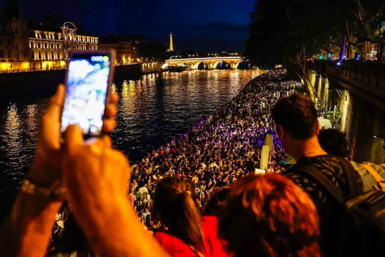 Arrests after needle attacks at music festival | blue News