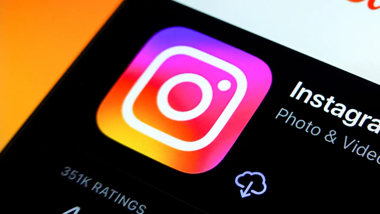 Instagram down updates — 'Messages won't load' for hundreds of users as reports of issues with the app rise | The Sun