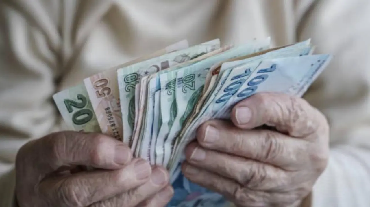 ZAMLI EMEKLİ MAAŞI TABLOSU 2025 TEMMUZ! 4A, 4B, 4C yeni emekli zammı ile SSK-BAĞKUR yeni en düşük emekli maaşı ne kadar oldu? 6 aylık enflasyon farkı toplamı ile emekli zam oranı