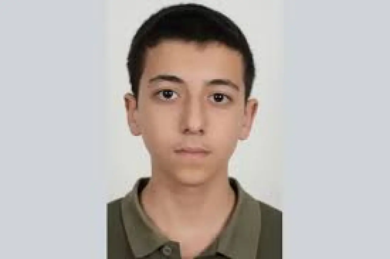 İş cinayetinde ölen MESEM'li Engin'i arkadaşı anlattı: Korkuyoruz çünkü can  güvenliğimiz yok Malatya'da inşaatta çalışırken can veren 17 yaşındaki Engin  Tuncay'ın arkadaşı Mert'in anlattıkları MESEM düzenini gözler önüne serdi.  Korkarak çalıştıklarını dile